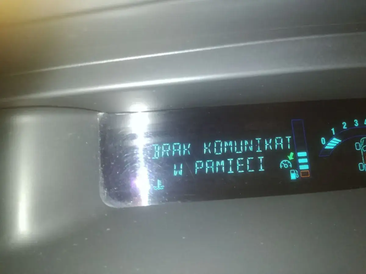Wyświetlacz Renault pokazuje 