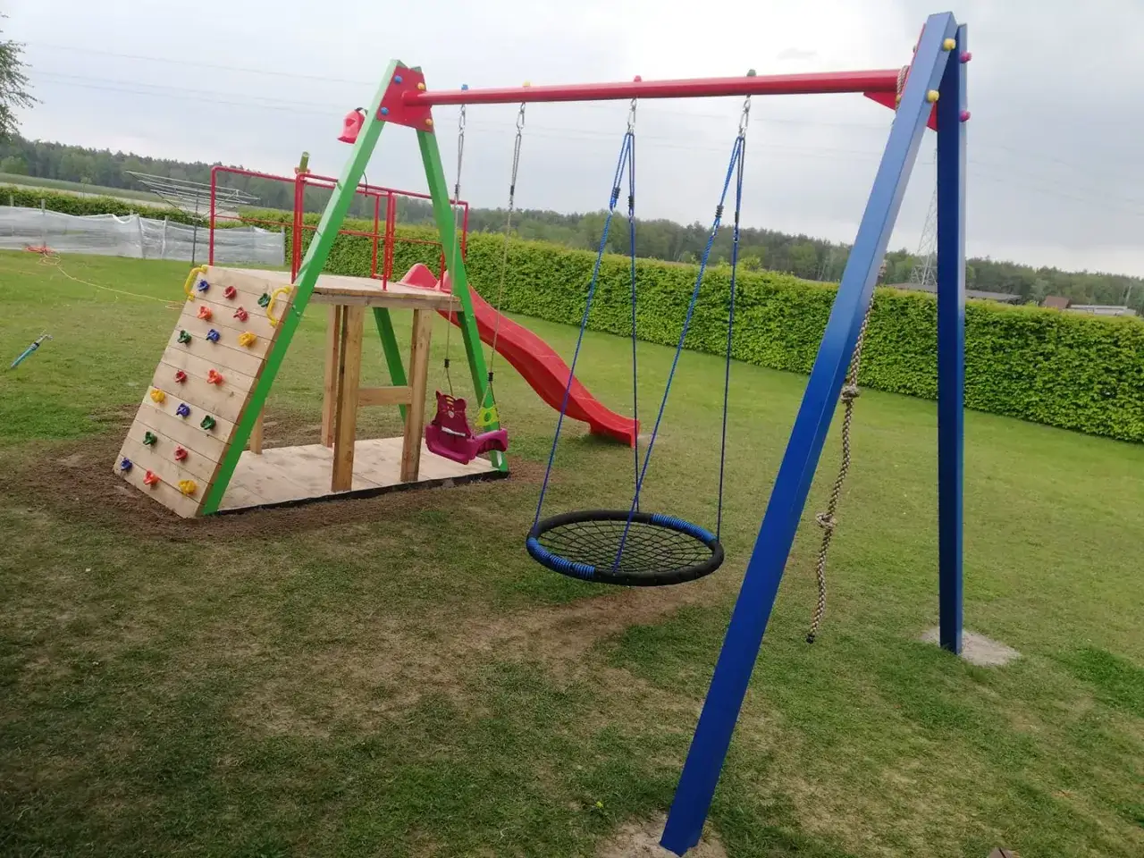Zdjęcie Jak zbudować plac zabaw dla dziecka – krok po kroku z bezpieczeństwem