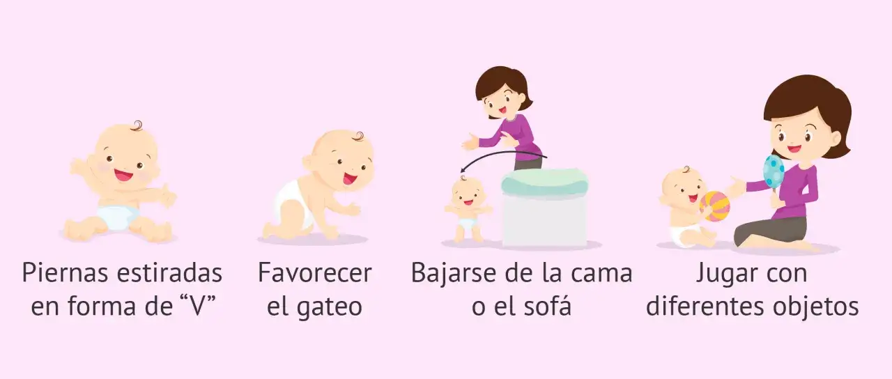 Un bebé de 7 meses sonriente, gateando, bajando de un sofá y jugando con objetos.