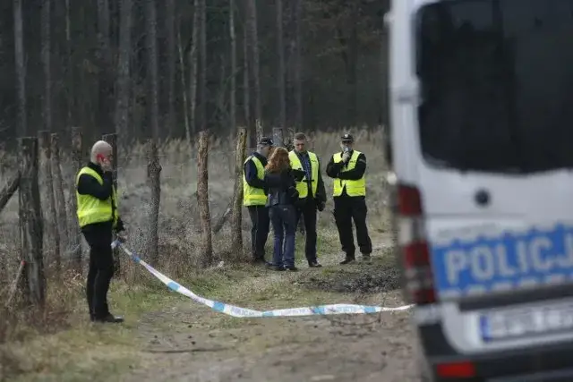 Policja kryminalna śledztwo miejsce zbrodni