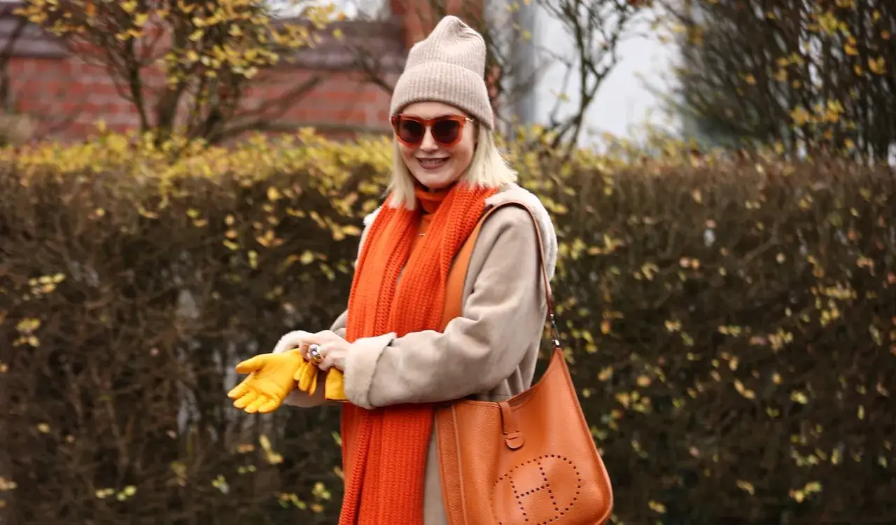 Orange Mütze Outfit Inspiration