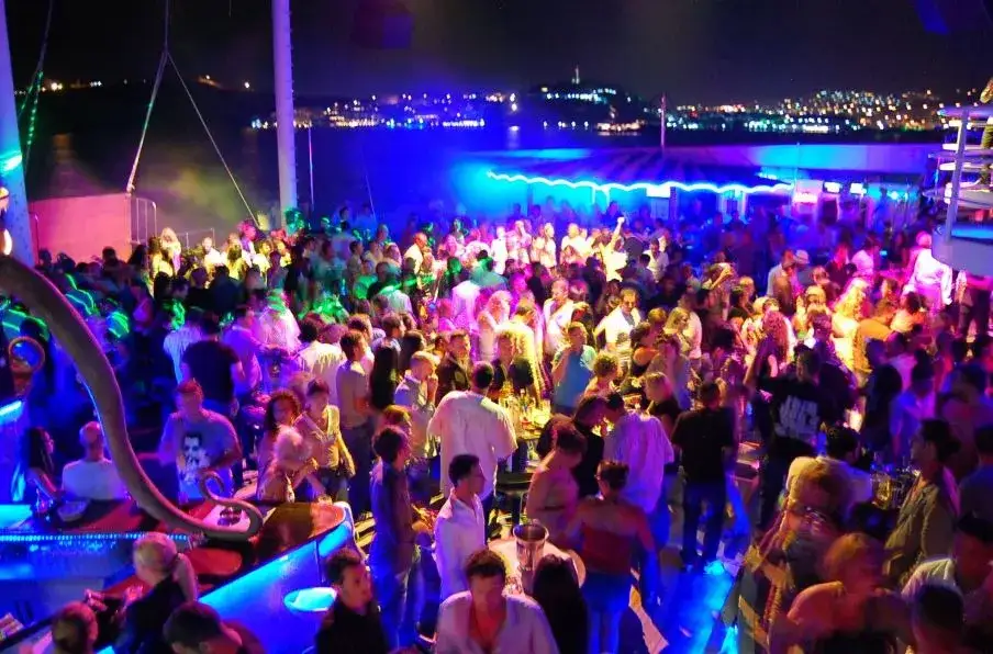 nocne życie na Bar Street w Marmaris