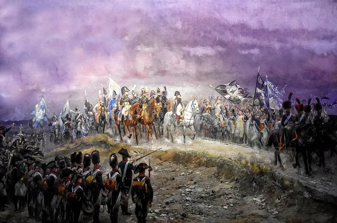 Eine Armee marschiert unter dramatischem Himmel. Reiter f&uuml;hren die Truppen an, Fahnen wehen. Eine 