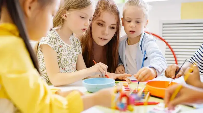 Zdjęcie Pedagogika opiekuńczo-wychowawcza: jakie uprawnienia i możliwości zawodowe?