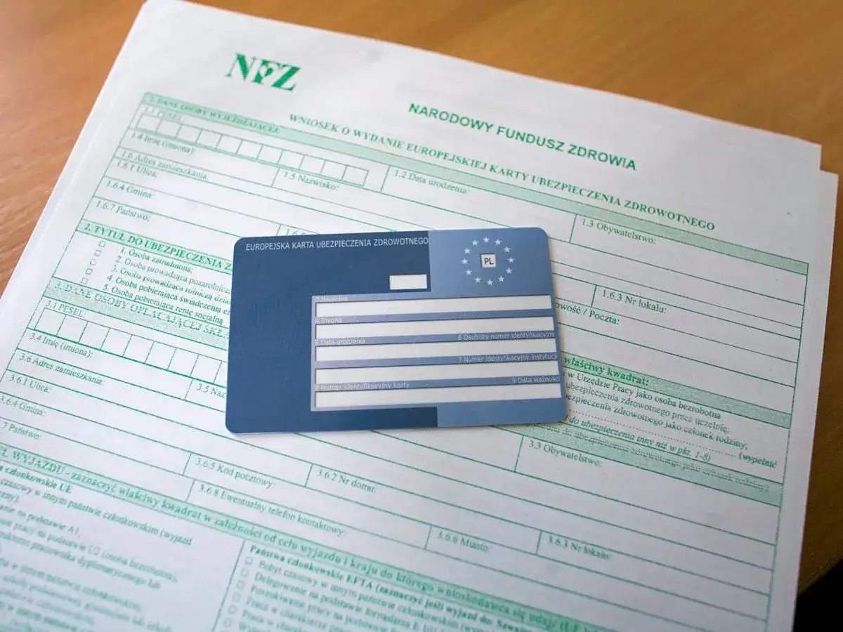 Wniosek o EKUZ Leszno. Europejska Karta Ubezpieczenia Zdrowotnego leży na formularzu NFZ.