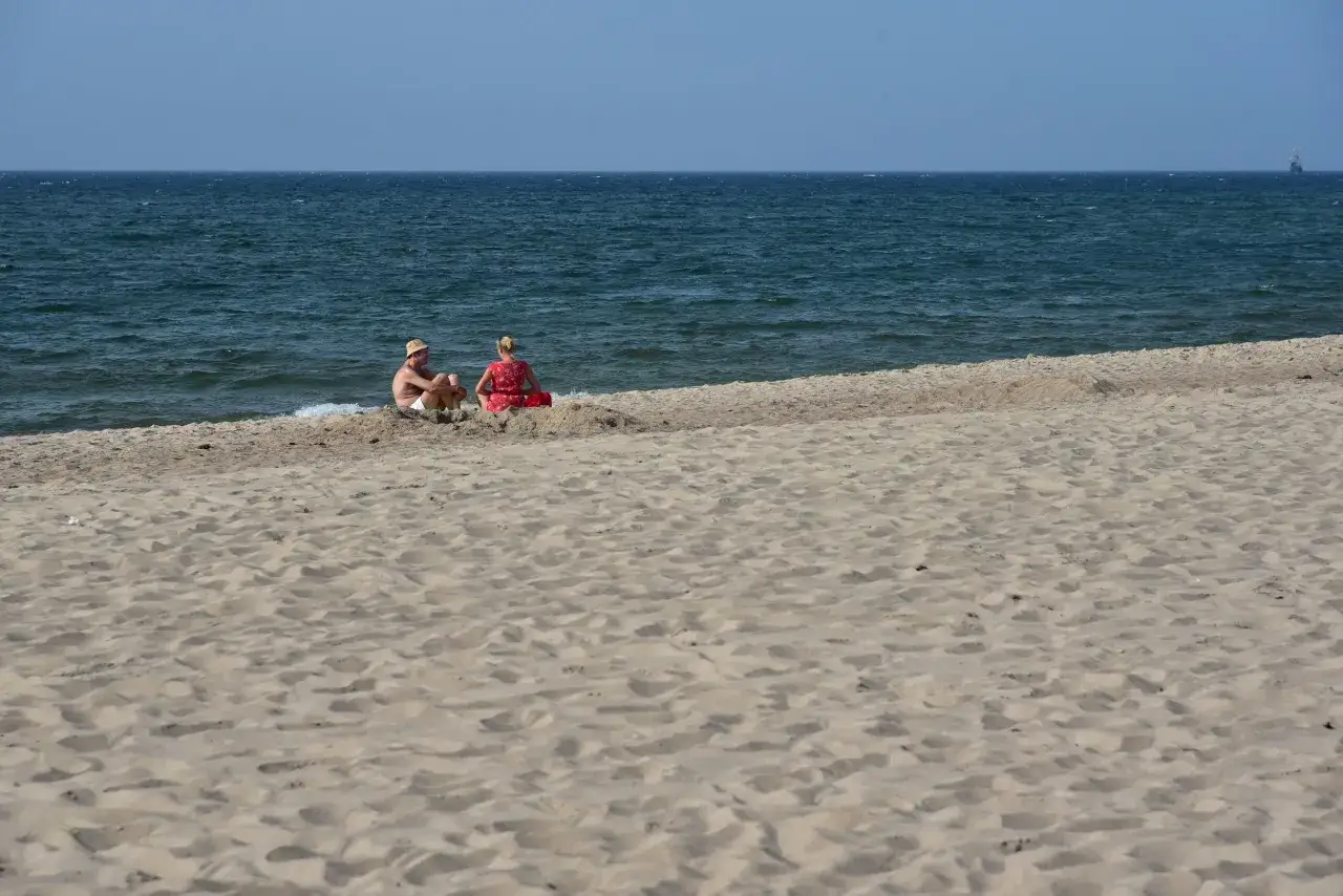 plaża poza sezonem bez tłumów