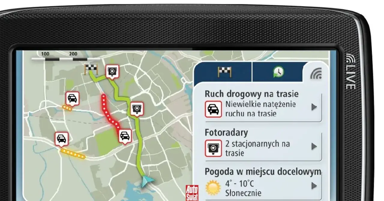 Nawigacja TomTom Home pokazuje trasę z fotoradarami i informacją o ruchu drogowym.