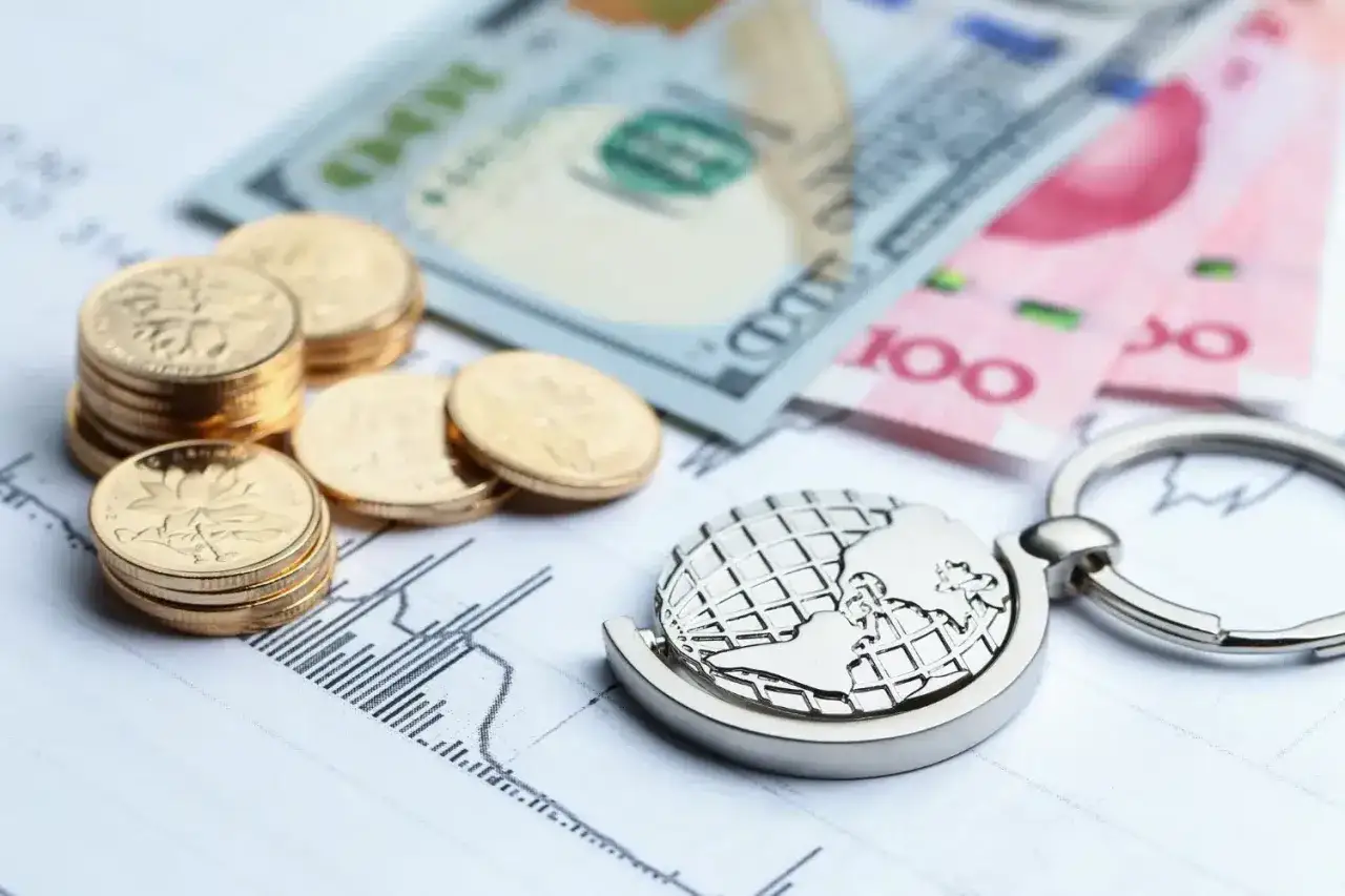 kalkulator, banknoty, monety, wykres finansowy