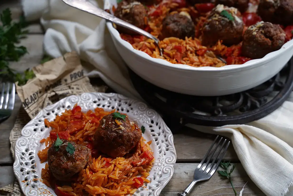 różne warianty zapiekanki orzo