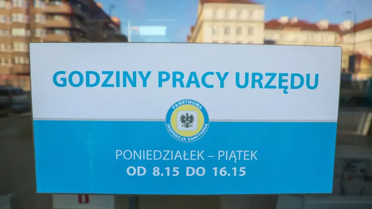 Godziny pracy urzędu: poniedziałek-piątek, od 8.15 do 16.15.