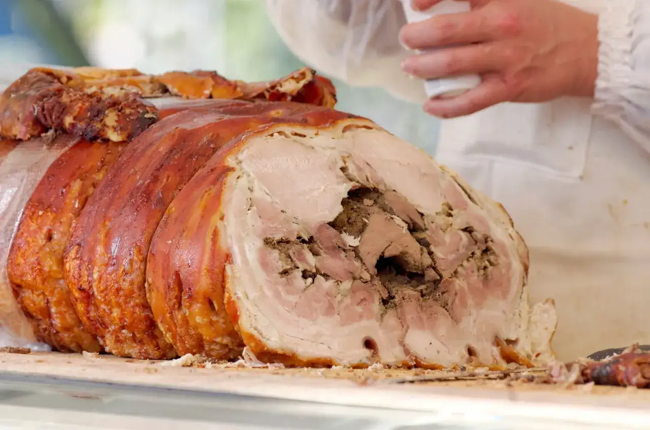 Soczysta porchetta, idealna na rodzinne spotkanie. Ten przepis na porchettę zachwyci każdego!