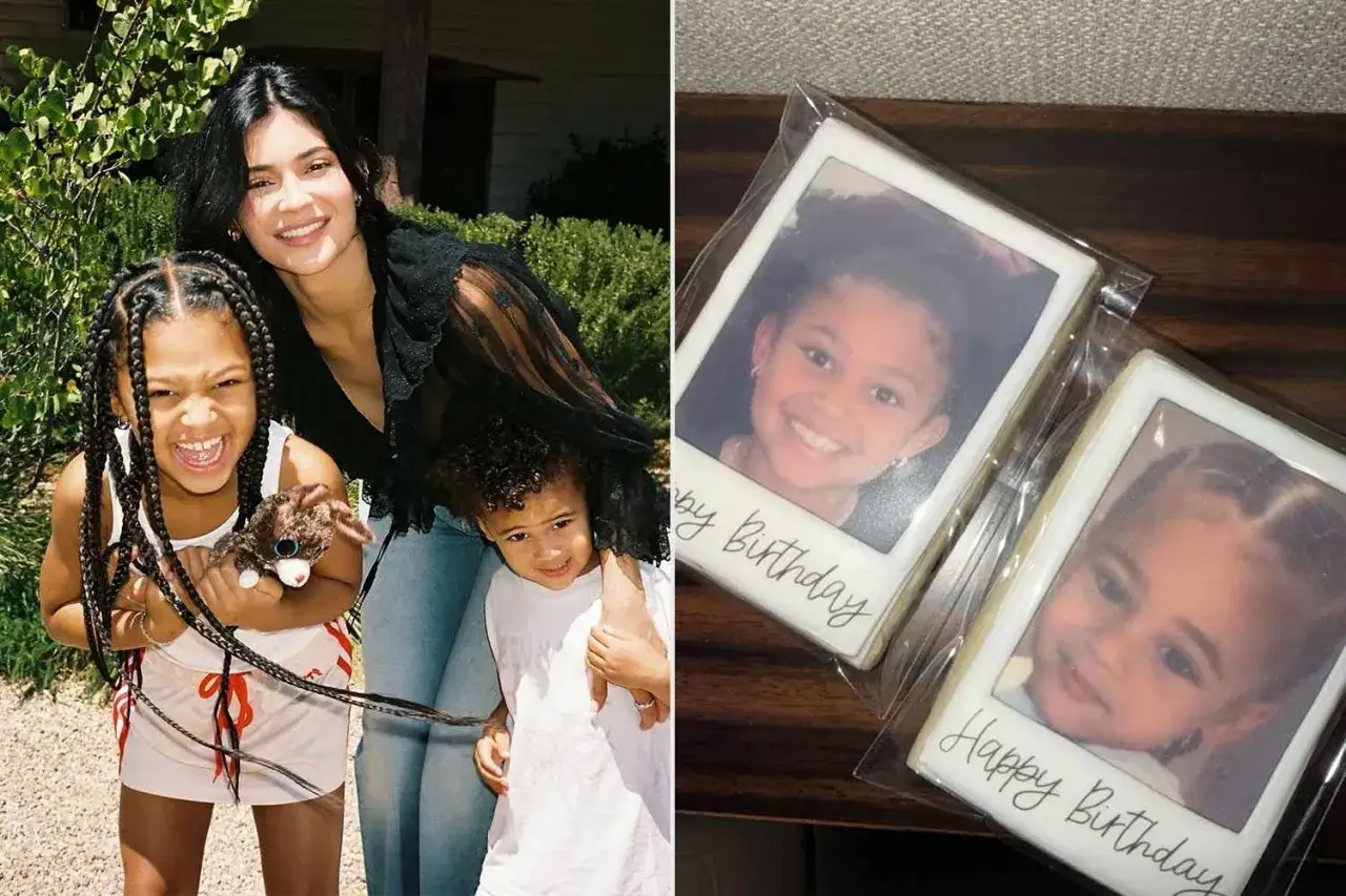 Kylie Jenner z dziećmi, na ciasteczkach urodzinowych widać uśmiechnięte kylie jenner dziecko.