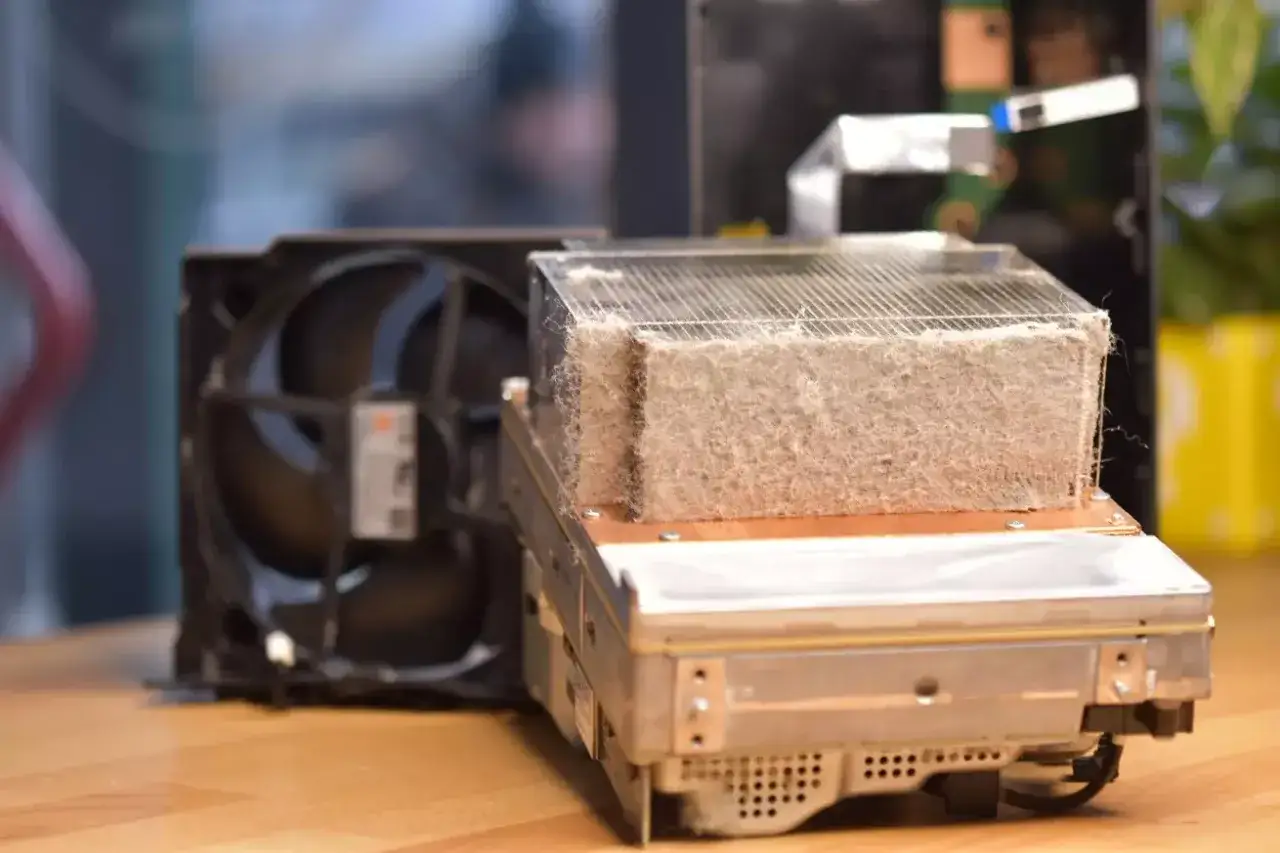 Zakurzony radiator wentylator Xbox Series X