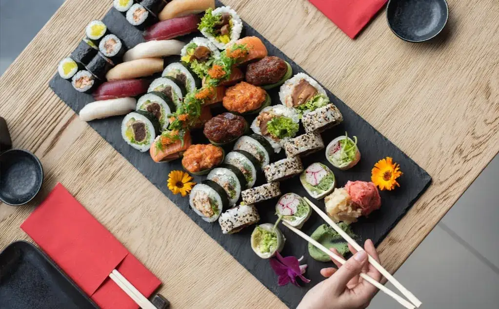 różne rodzaje maki sushi
