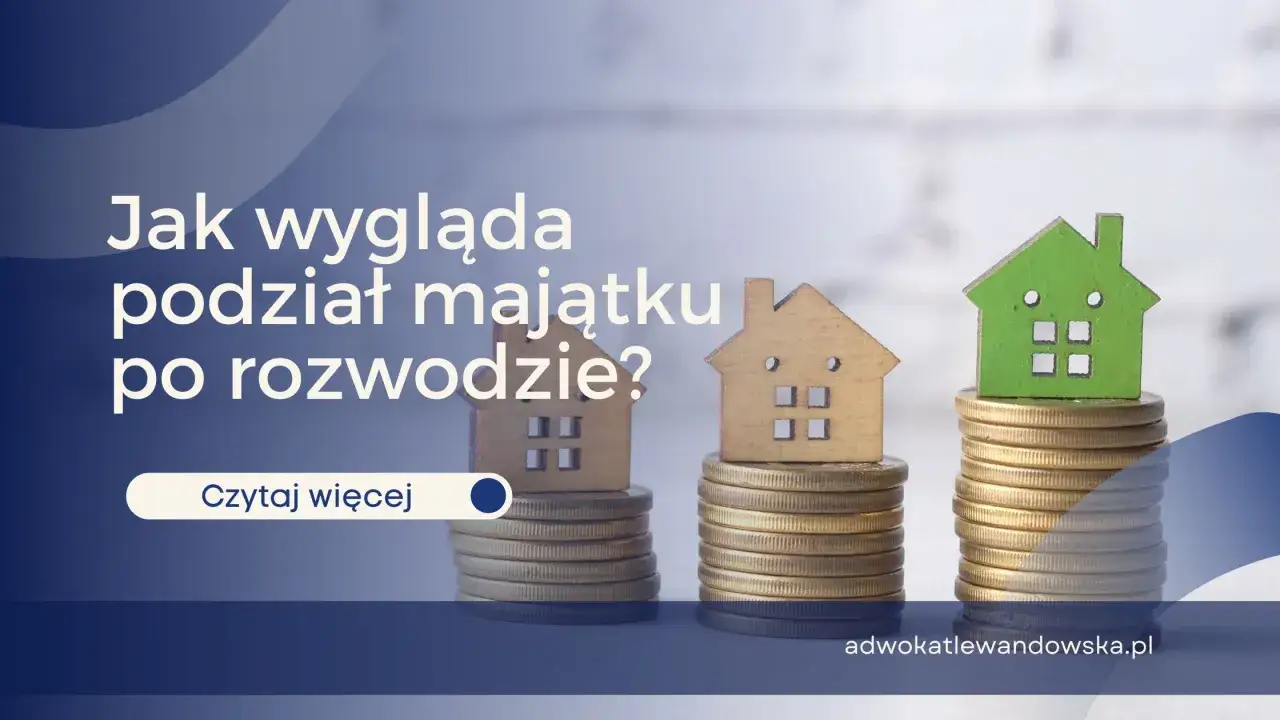 Domy na stosach monet symbolizują podział majątku po rozwodzie. Dowiedz się, komu sąd przyzna dom.