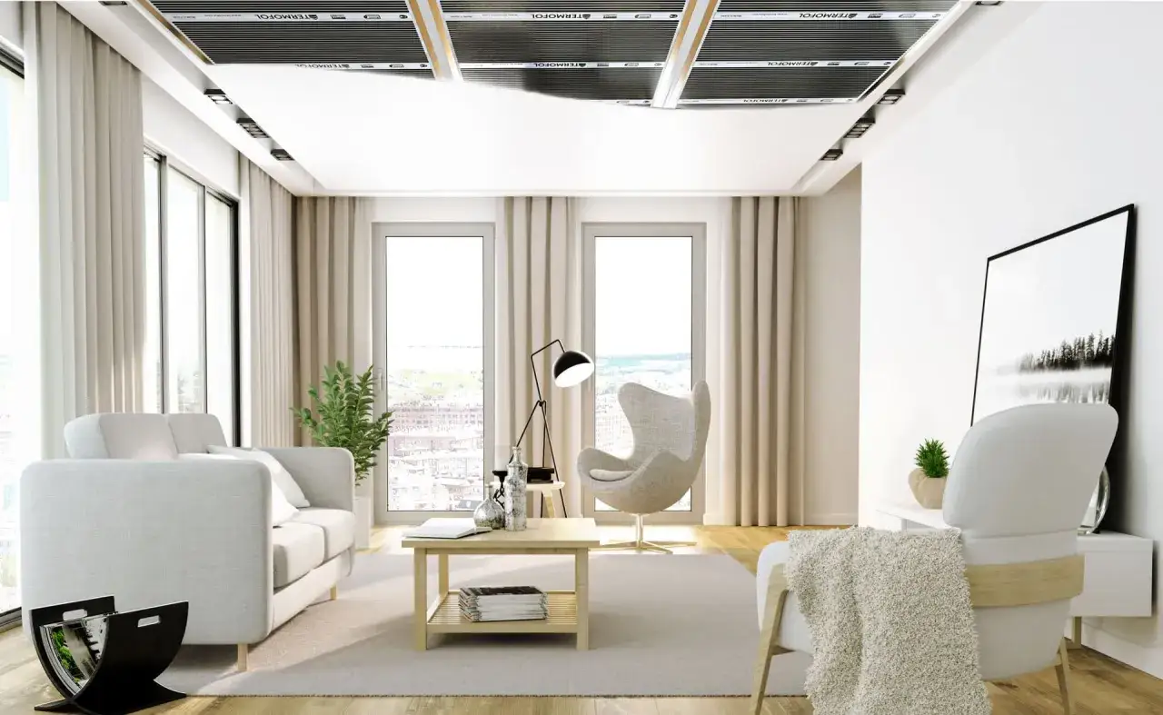 Nowoczesny salon z ogrzewaniem sufitowym. Jasne meble, duże okna i stylowe dodatki tworzą przytulną atmosferę.