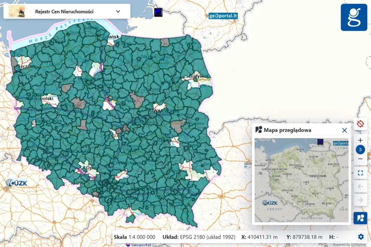 Mapa Polski z zaznaczonymi obszarami w ramach rejestru cen nieruchomości. Widoczna mapa przeglądowa.
