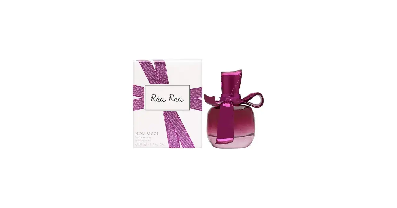 Perfumy Nina Ricci Ricci Ricci w fioletowym flakonie z kokardką i pudełkiem.