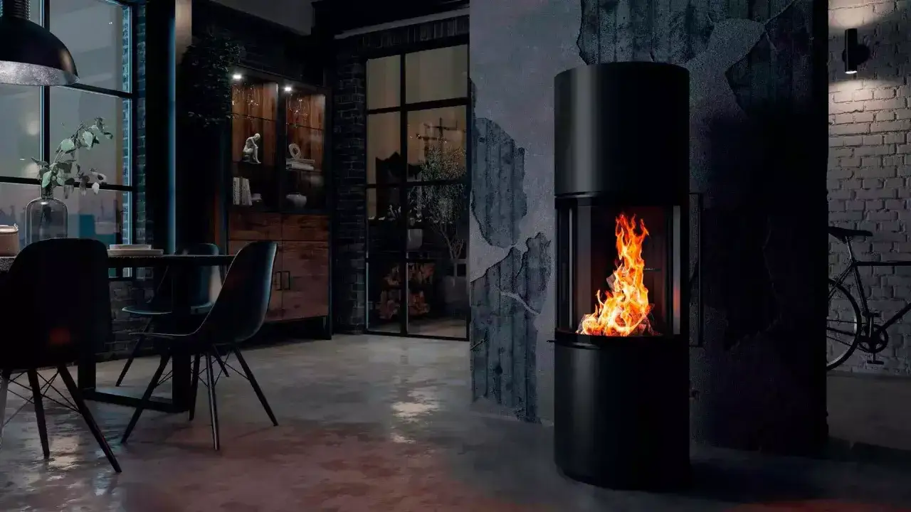 Moderner Kaminofen mit Flammen, ein Beispiel f&uuml;r die Qualit&auml;t deutscher Kaminofenhersteller, steht in einem stilvollen Wohnraum mit industriellem Charme.