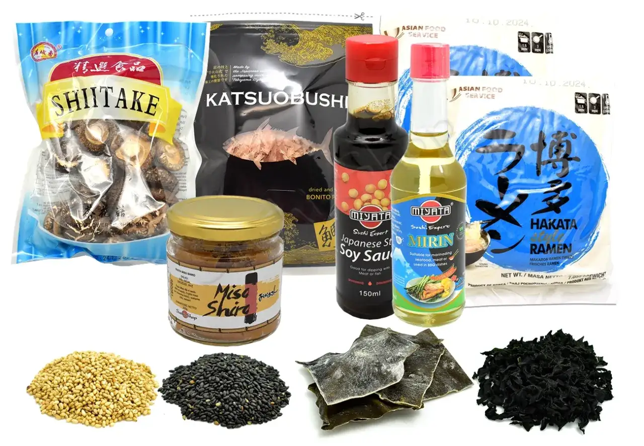 Miski ramen z r&oacute;żnymi rodzajami bulionu i dodatk&oacute;w
