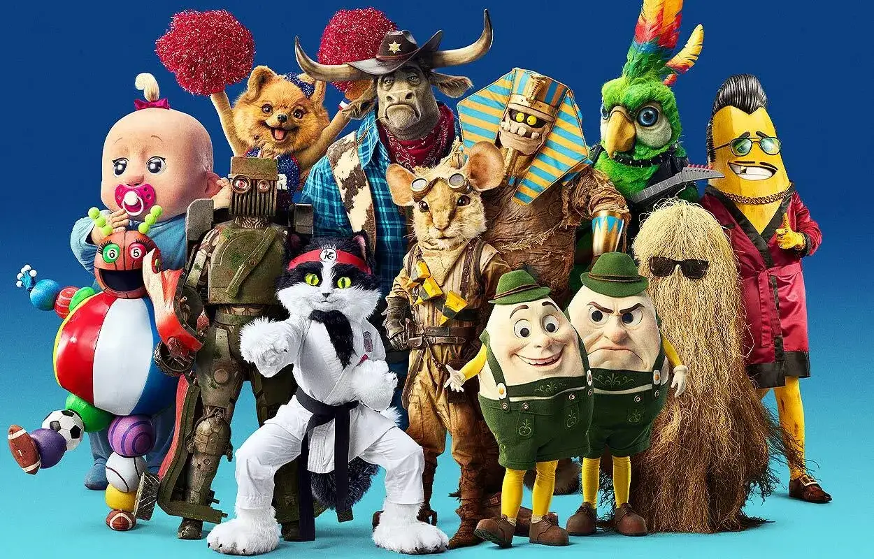 En grupp färgglada och fantasifulla maskerade deltagare, redo för Masked Singer 2026. En banan, en farao, en katt och många fler!