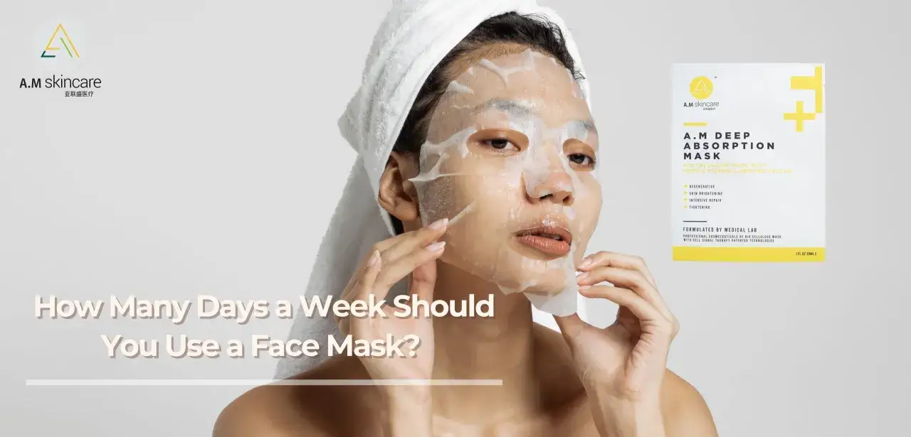 Une femme applique un masque visage A.M Skincare. La question 