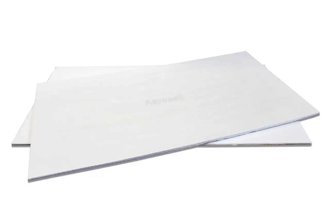 Pannelli bianchi con logo Aeropan, ideali per isolamento. Leggi le recensioni per scoprire la qualità.