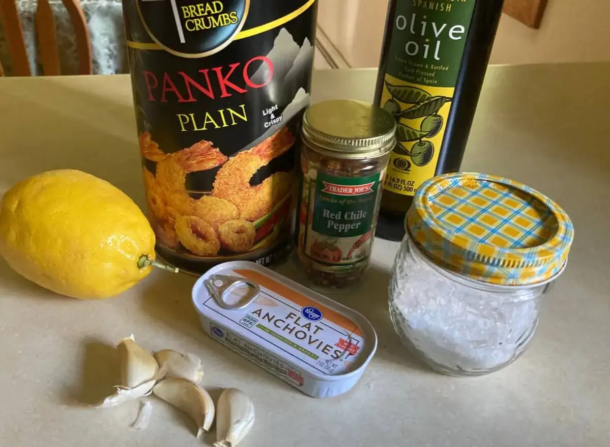 Panko, cytryna, czosnek, anchois, oliwa, płatki chili i s&oacute;l &ndash; składniki do pysznego dania.