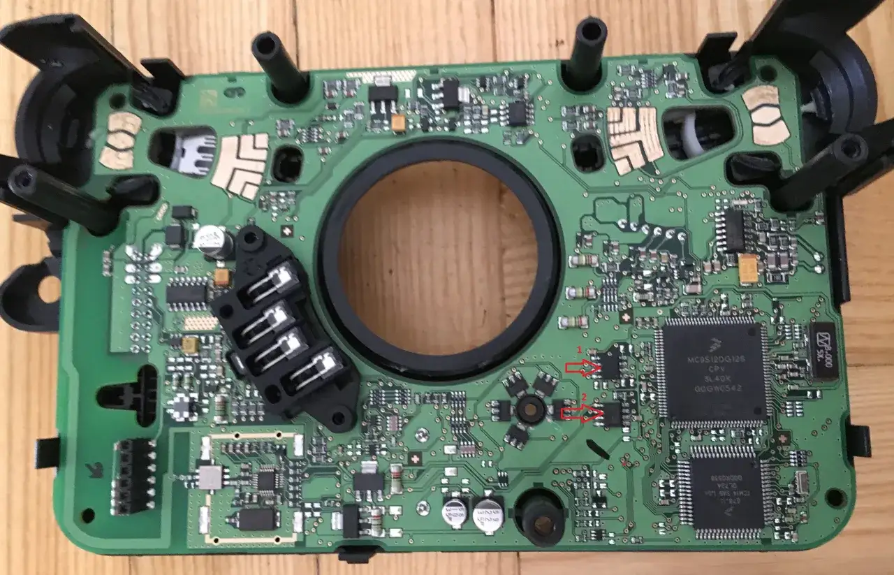 Zielona płytka drukowana z elementami elektronicznymi, widok z góry. To moduł AFL do Astry H.