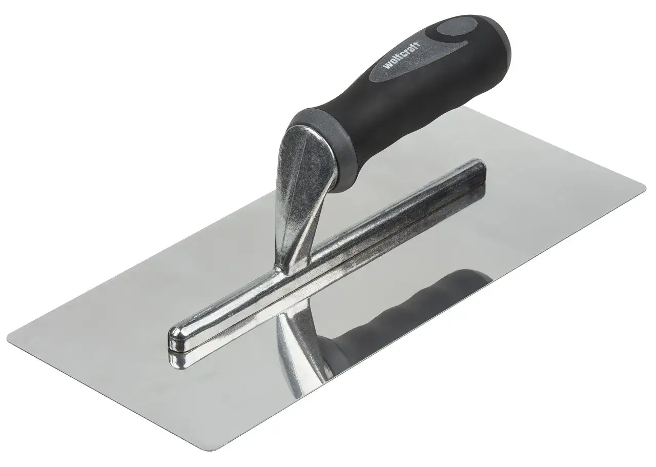 Frattazzo con manico in plastica, ideale per stendere intonaco e cemento con precisione.