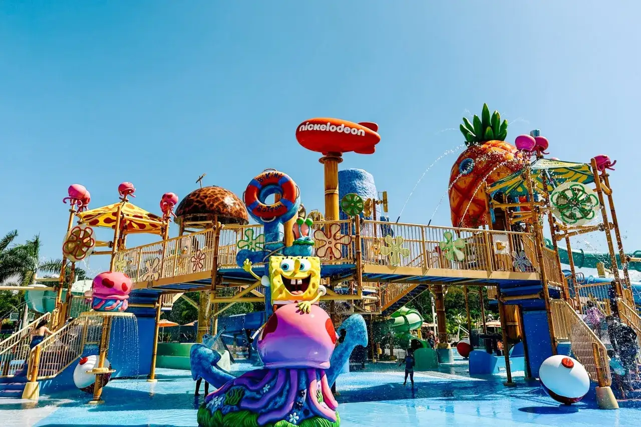 Wesołe zjeżdżalnie i atrakcje wodne w stylu Bikini Bottom, z Spongebobem na czele, zapraszają do zabawy w ca pasquali village.