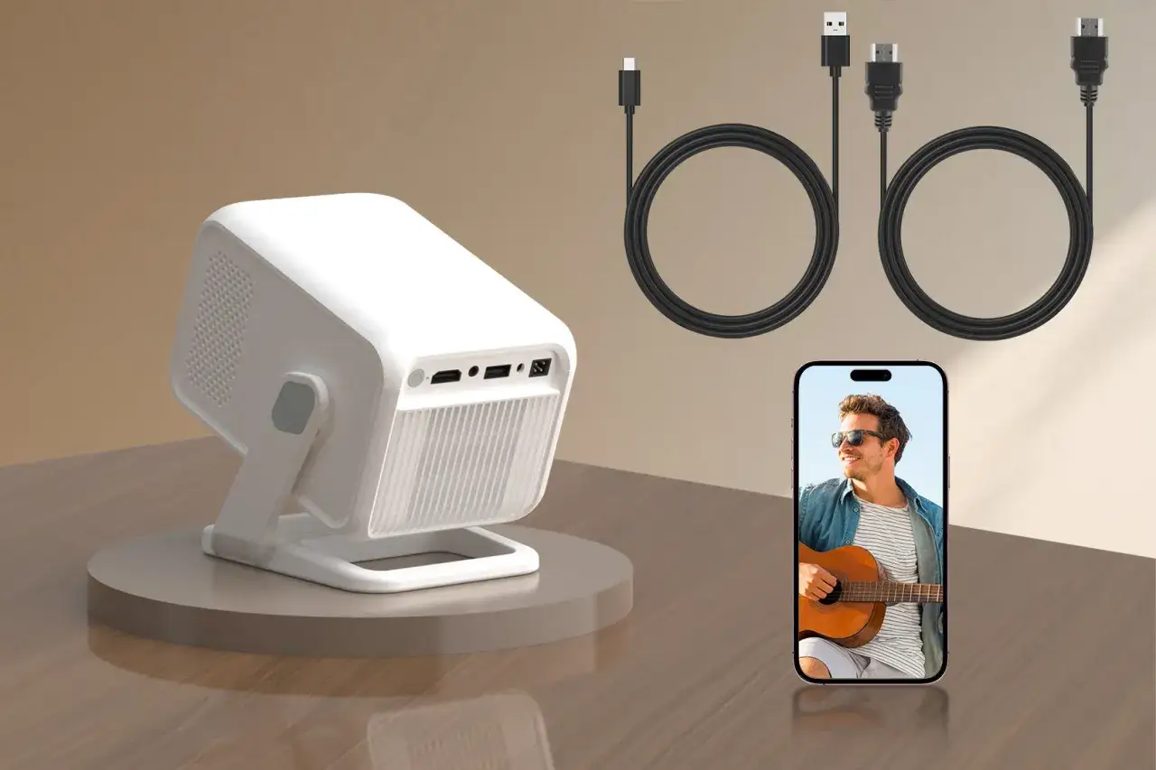 Kleiner Beamer mit Handy verbinden: Kabel und Smartphone mit Musiker-Motiv.