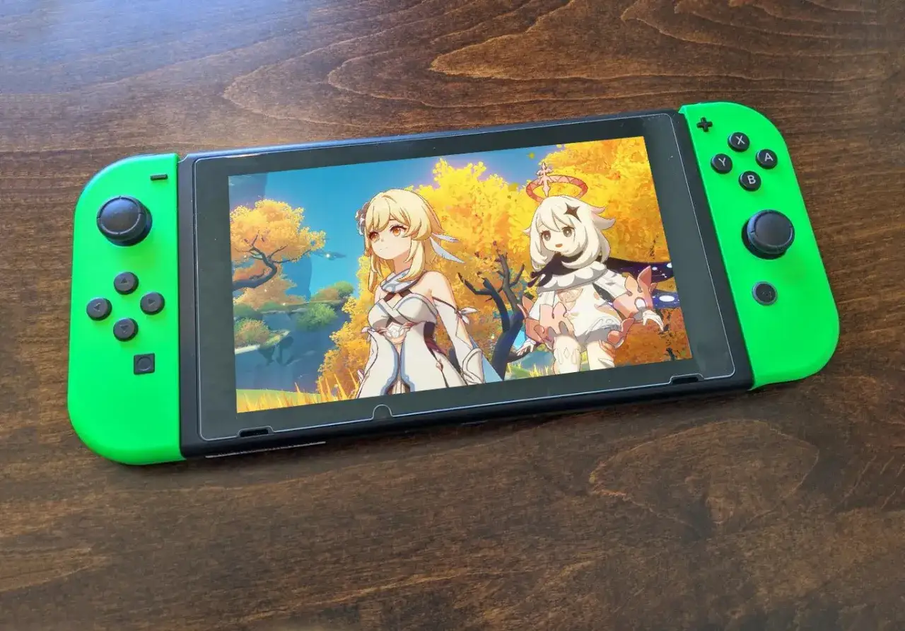 A Nintendo Switch con los personajes de Genshin Impact en pantalla, listo para la aventura.