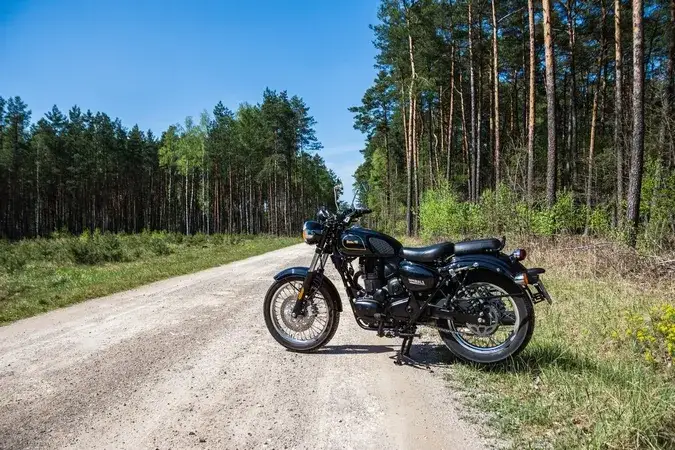 Zdjęcie Najlepsze trasy motocyklowe w łódzkim – odkryj piękno regionu