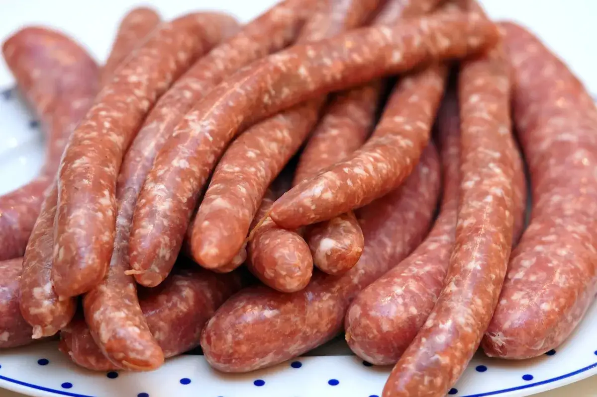 Zdjęcie Cienkie kiełbaski na grilla &ndash; smak, kt&oacute;ry zachwyci każdego miłośnika grilla