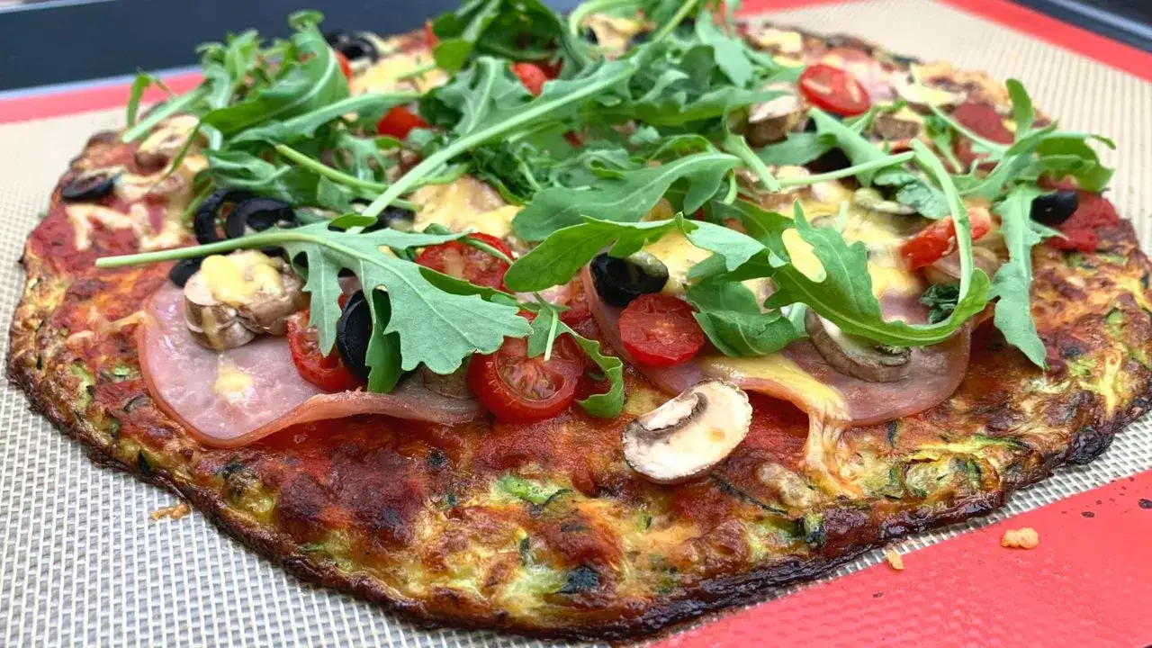 pizza na spodzie z cukinii