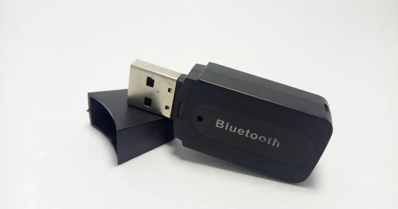 Rodzaje adapterów bluetooth do samochodu porównanie