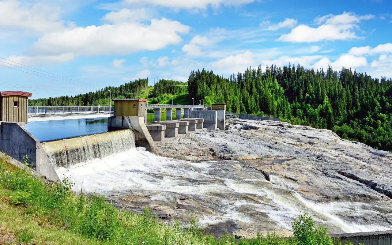 Wasserkraftwerk in Norwegen, das den Strommix des Landes mit sauberer Energie versorgt.