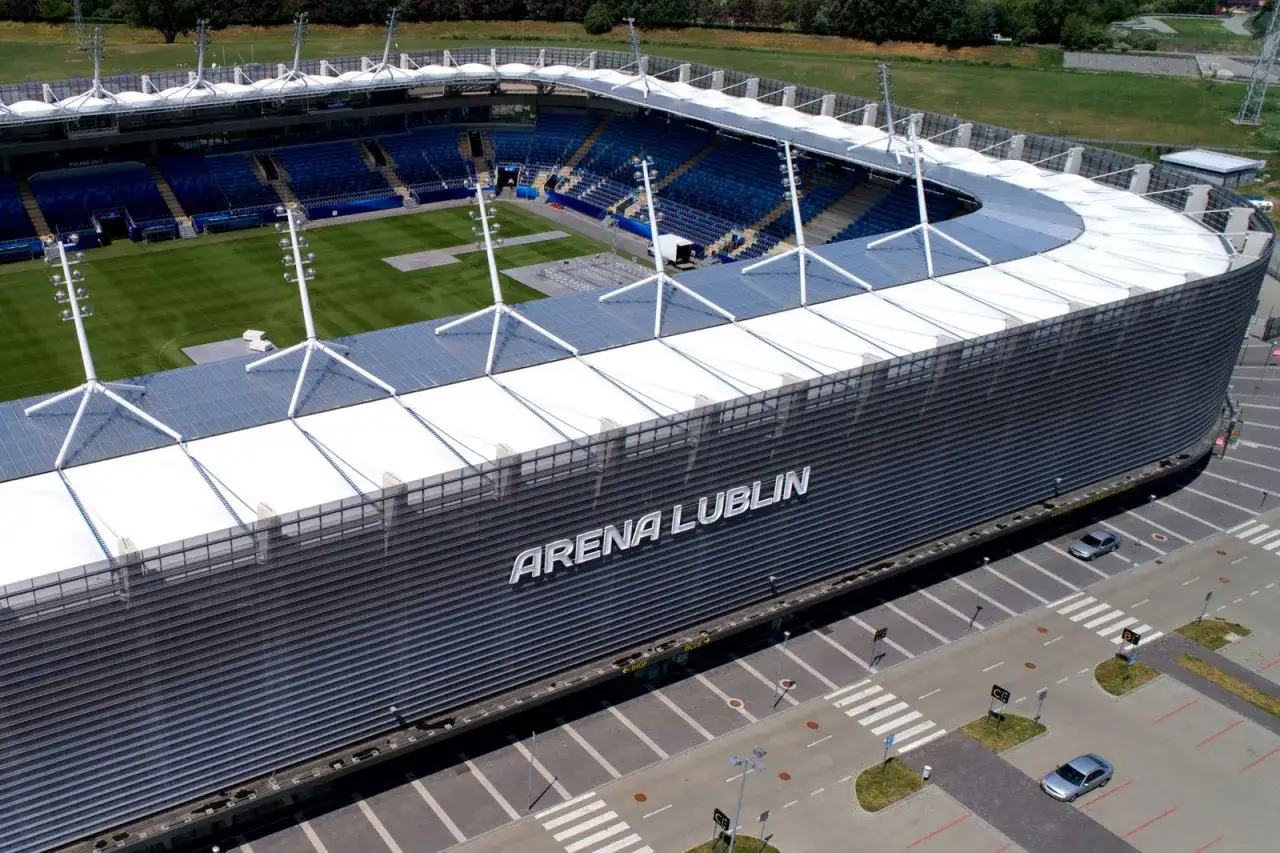 Arena Lublin, z imponującą pojemnością, prezentuje się z lotu ptaka.