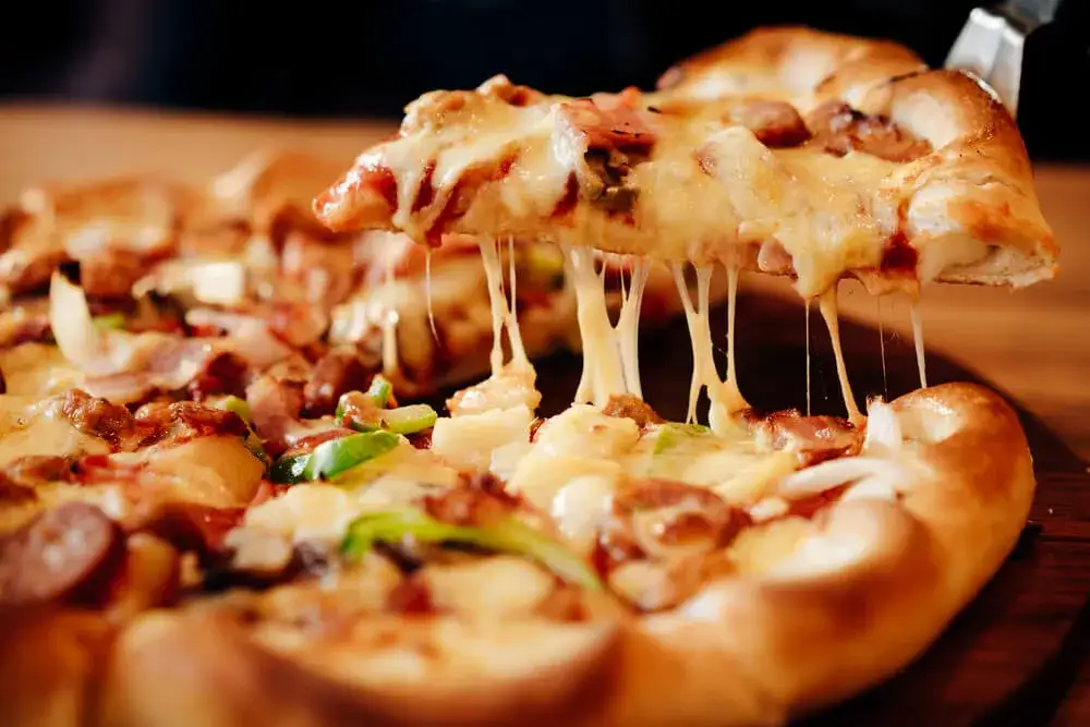 R&oacute;żne rodzaje ciasta do pizzy cienkie grube
