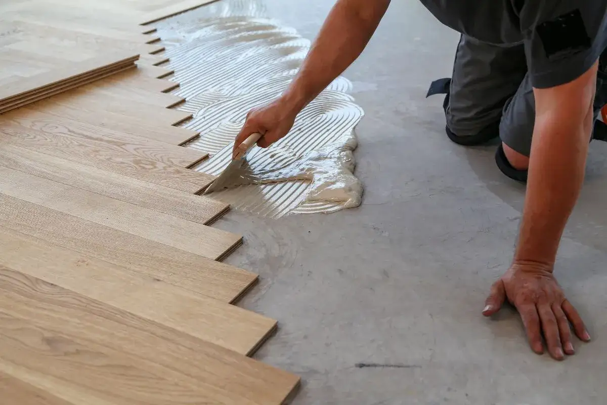 Installazione parquet su massetto. Valutazione costo rifacimento massetto e pavimento.