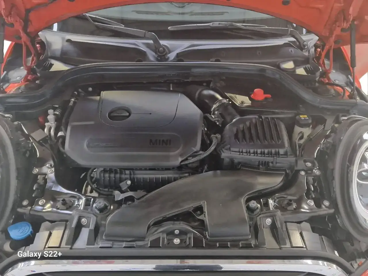 Moteur de Mini Cooper 1.5 136 cv, symbole de fiabilit&eacute; et de performance.