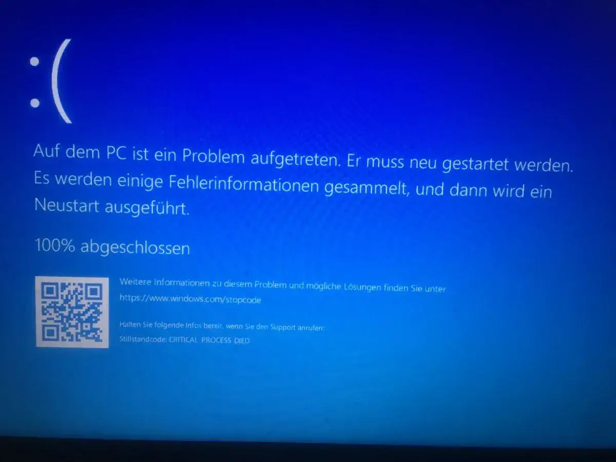 Niebieski ekran śmierci Windows 10 z komunikatem 