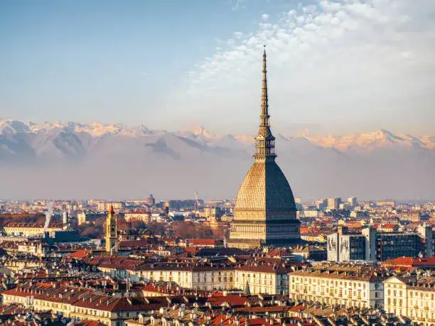 Turyn panorama miasta z Alpami