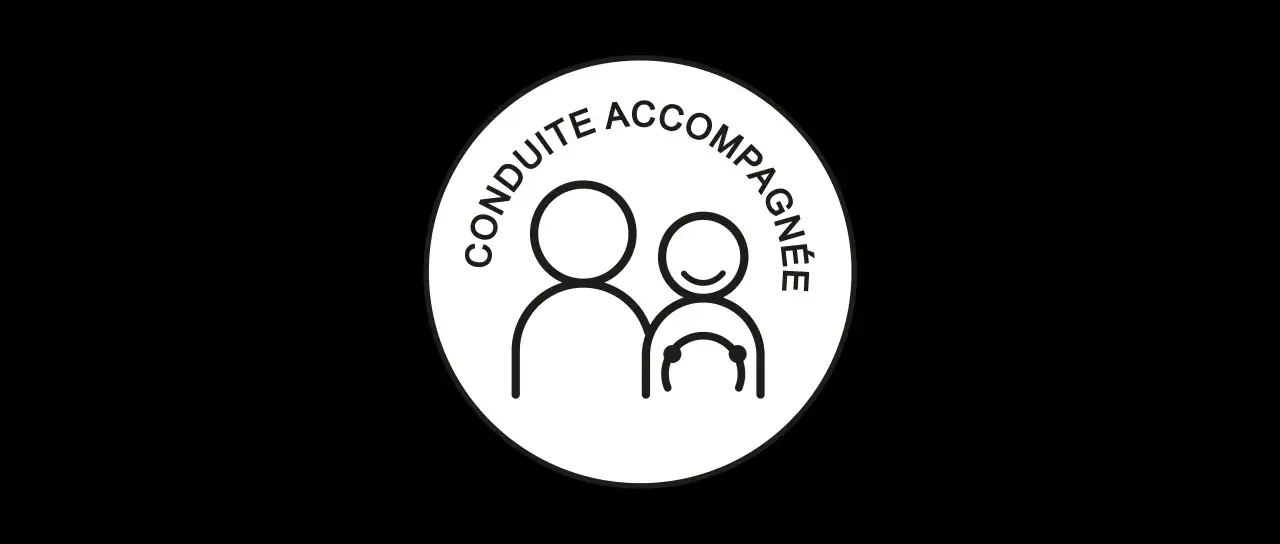 Icône de conduite accompagnée : 2 silhouettes, l'une derrière l'autre, symbolisant l'apprentissage. Conduite accompagnée 3000 km en combien de temps ?