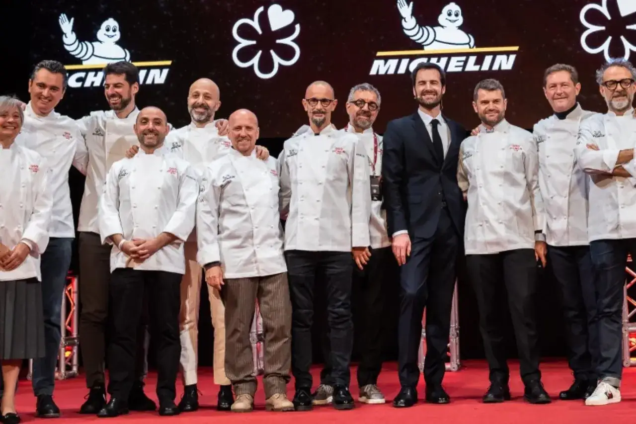 Chef stellati celebrano i ristoranti 3 stelle Michelin Italia.