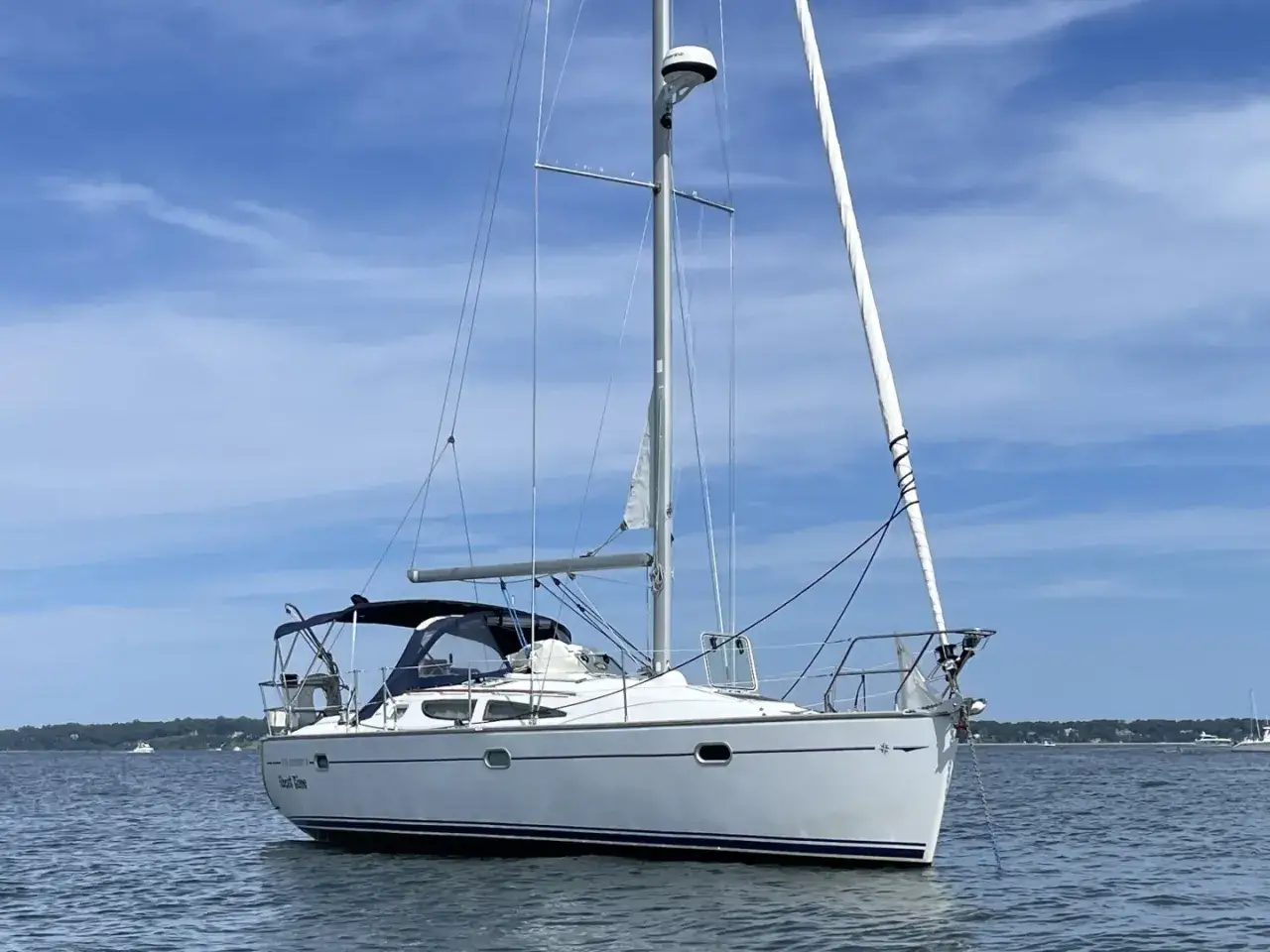 Bateau à voile Sun Odyssey 35, prêt pour une nouvelle aventure. Avis positifs pour ce voilier.