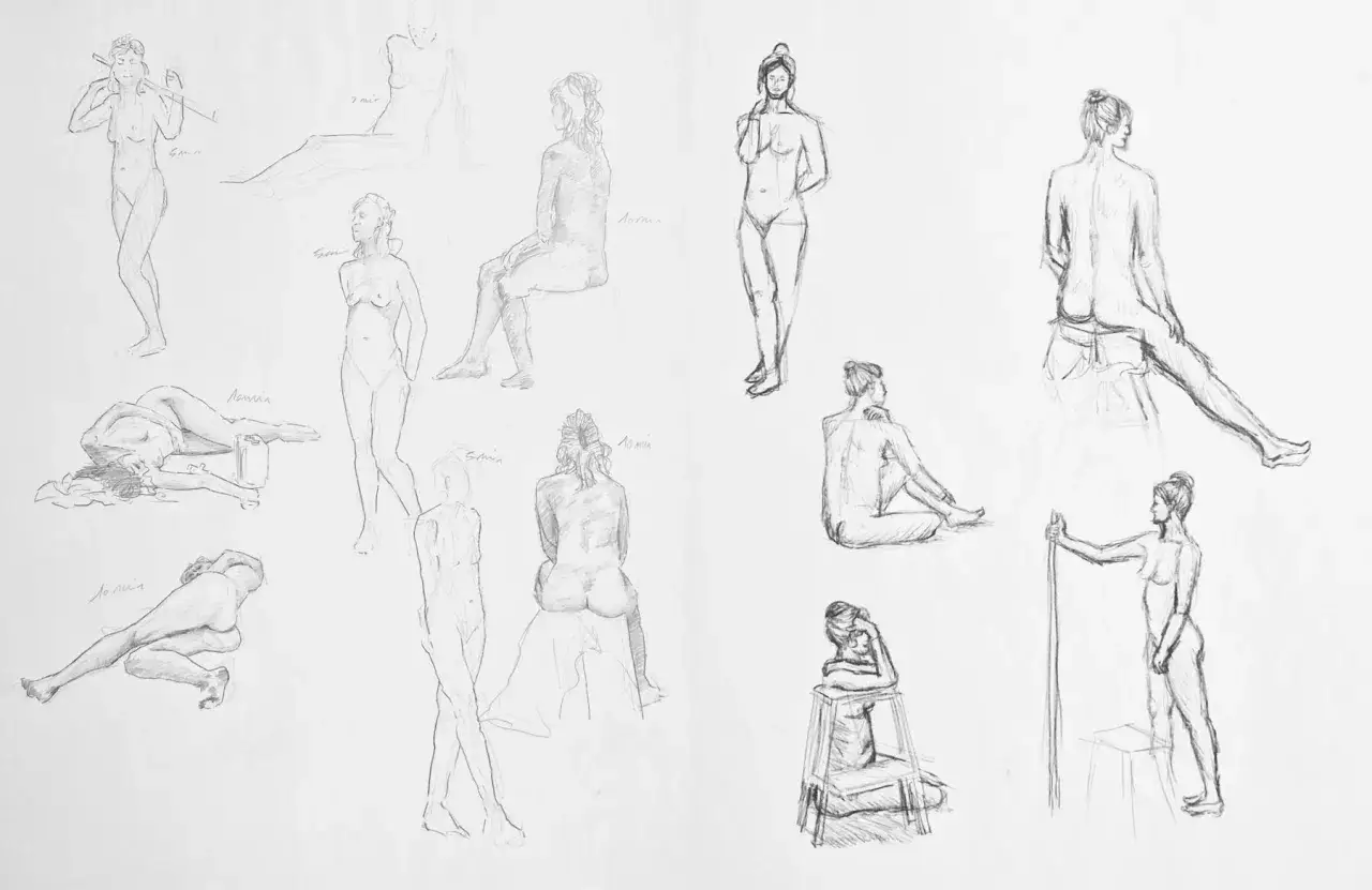 Ensemble de croquis de nu, capturant diverses poses et moments d'&eacute;tude.