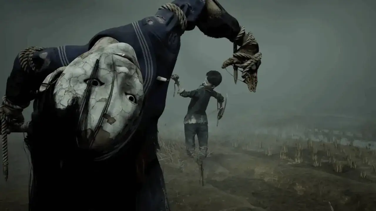 Przerażająca postać z maską, jak z Silent Hill F, wisi nad przerażonym chłopcem z tarczą.