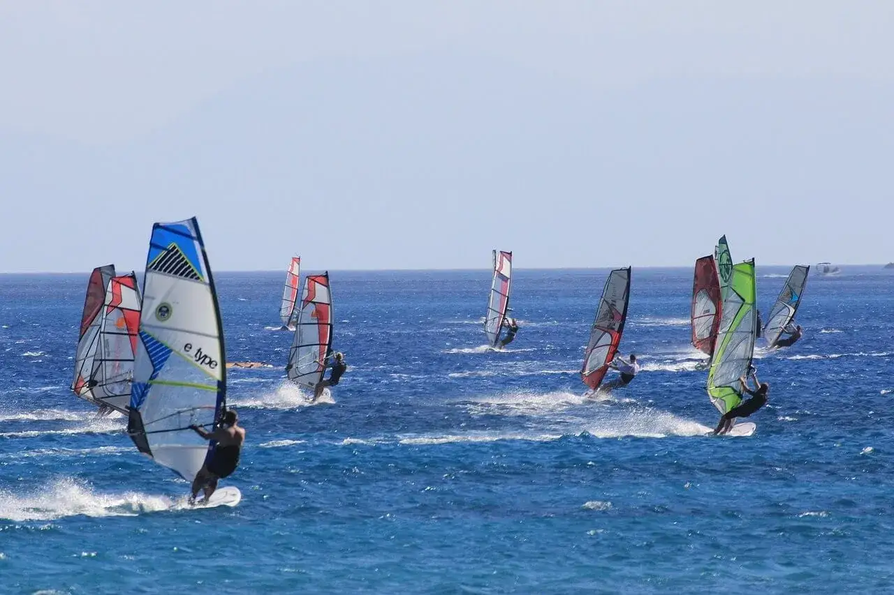 Koszty sprzętu windsurfingowego i kitesurfingowego